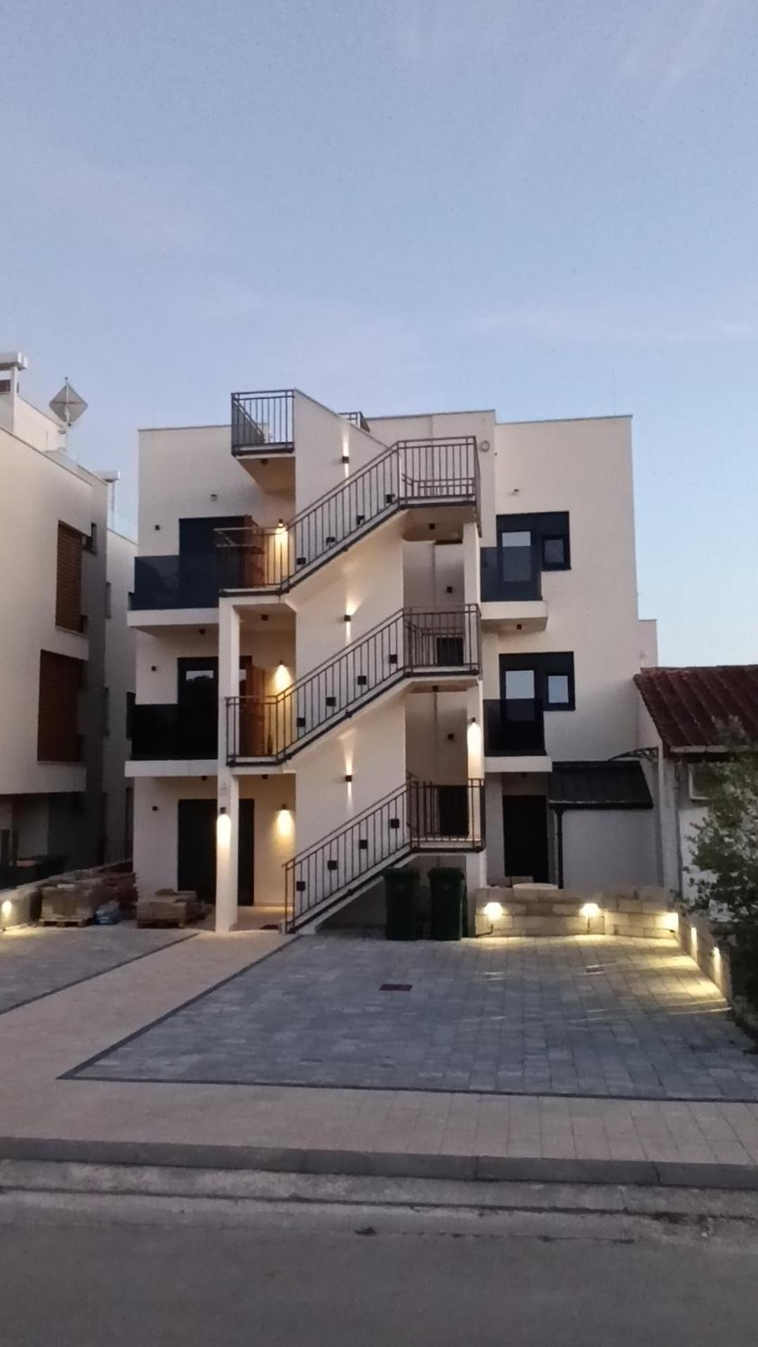 פטרצ'אנה M&M Luxury Apartments מראה חיצוני תמונה